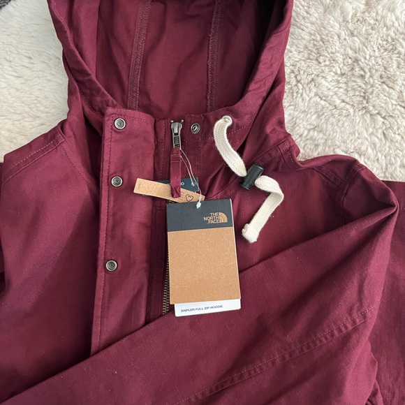 Maroon Women’s North Face Jacket - Picture 4 of 6